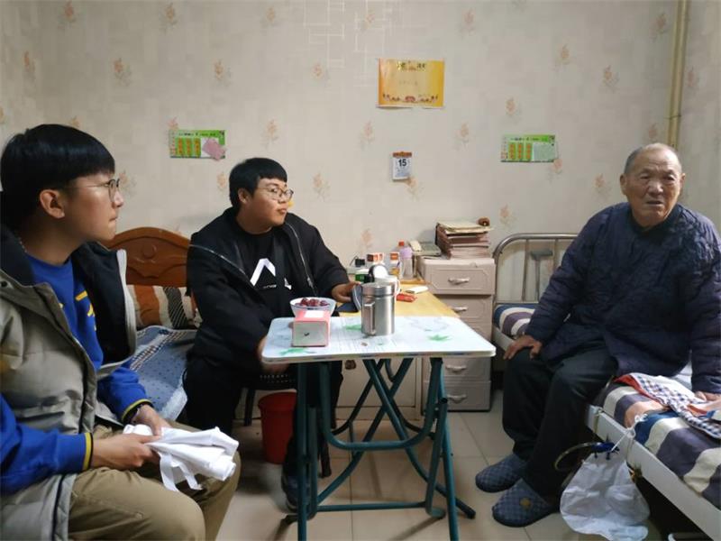 谈心聊天2.jpg 谈心聊天2.jpg